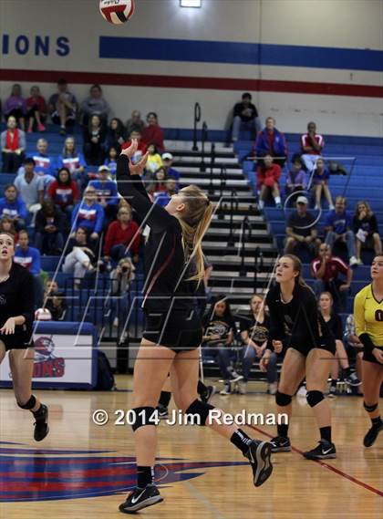 Thumbnail 2 in Rouse vs. Westlake (UIL 6A Bi-District) photogallery.