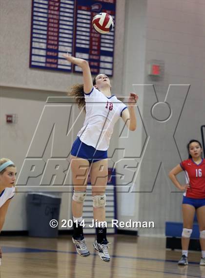 Thumbnail 1 in Rouse vs. Westlake (UIL 6A Bi-District) photogallery.