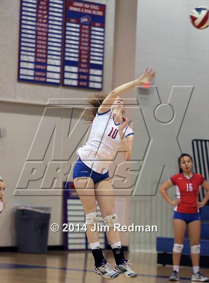 Thumbnail 2 in Rouse vs. Westlake (UIL 6A Bi-District) photogallery.