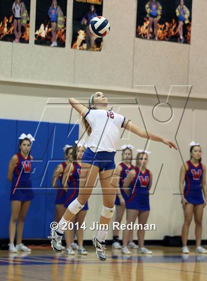 Thumbnail 2 in Rouse vs. Westlake (UIL 6A Bi-District) photogallery.