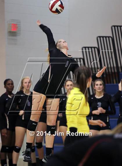 Thumbnail 1 in Rouse vs. Westlake (UIL 6A Bi-District) photogallery.