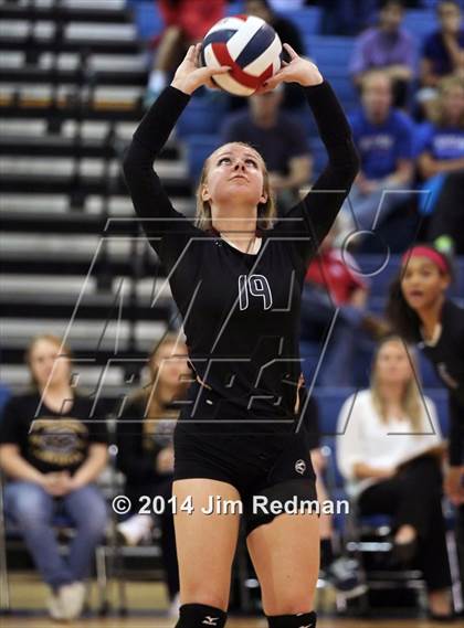 Thumbnail 2 in Rouse vs. Westlake (UIL 6A Bi-District) photogallery.