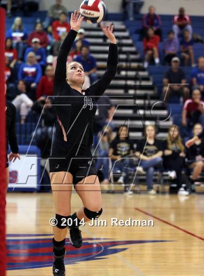 Thumbnail 1 in Rouse vs. Westlake (UIL 6A Bi-District) photogallery.
