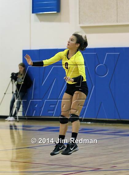 Thumbnail 3 in Rouse vs. Westlake (UIL 6A Bi-District) photogallery.