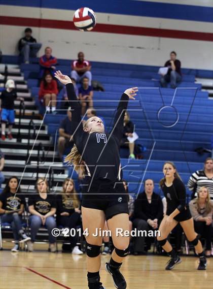 Thumbnail 2 in Rouse vs. Westlake (UIL 6A Bi-District) photogallery.