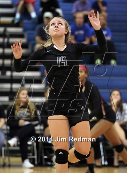 Thumbnail 1 in Rouse vs. Westlake (UIL 6A Bi-District) photogallery.