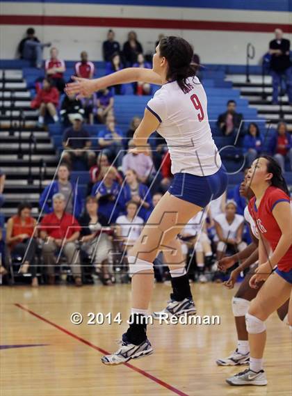 Thumbnail 3 in Rouse vs. Westlake (UIL 6A Bi-District) photogallery.