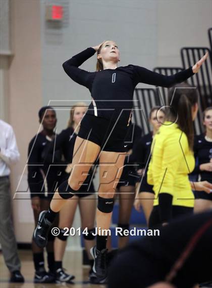 Thumbnail 3 in Rouse vs. Westlake (UIL 6A Bi-District) photogallery.
