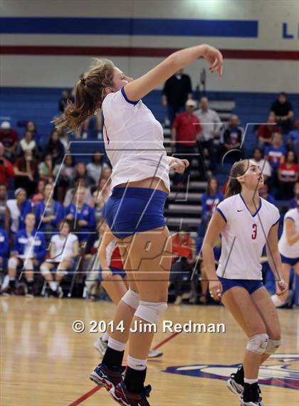 Thumbnail 2 in Rouse vs. Westlake (UIL 6A Bi-District) photogallery.