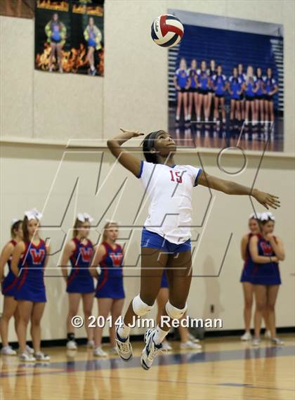Thumbnail 3 in Rouse vs. Westlake (UIL 6A Bi-District) photogallery.