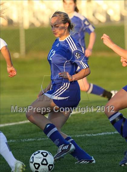 Thumbnail 2 in Olathe East vs. Leavenworth photogallery.