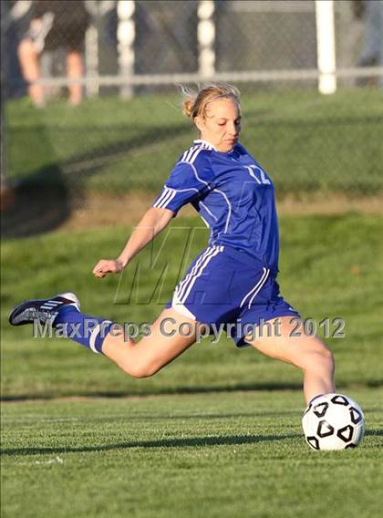 Thumbnail 2 in Olathe East vs. Leavenworth photogallery.