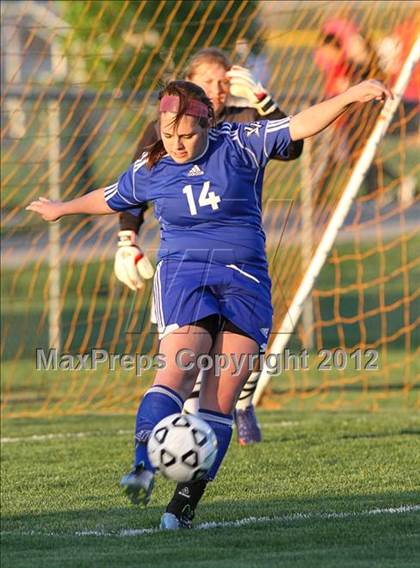 Thumbnail 3 in Olathe East vs. Leavenworth photogallery.