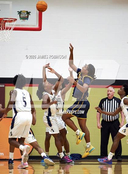 Thumbnail 2 in Boca Ciega vs University Christian (Sun Bash) photogallery.