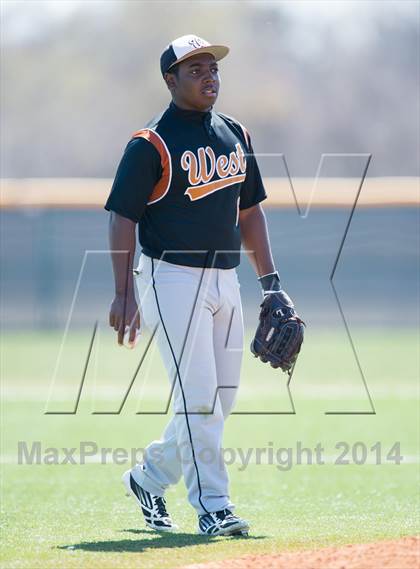 Thumbnail 1 in Sunnyvale vs West Mesquite photogallery.