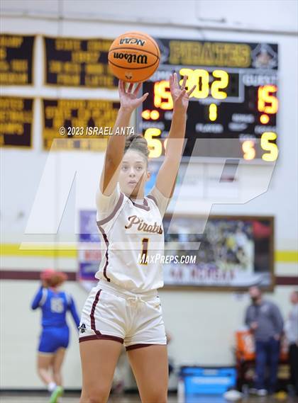 Thumbnail 3 in Lake View vs. Lumberton (2023 Robeson County Shootout) photogallery.