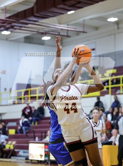 Thumbnail 2 in Lake View vs. Lumberton (2023 Robeson County Shootout) photogallery.