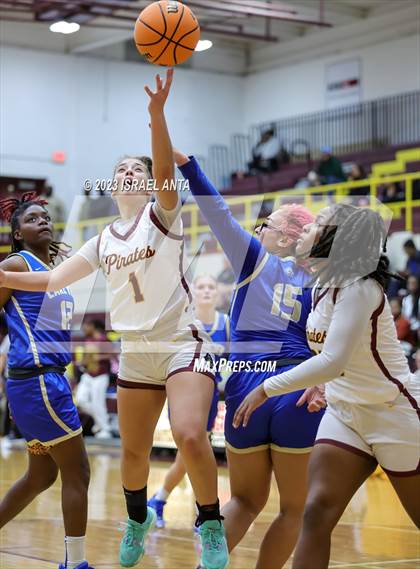 Thumbnail 3 in Lake View vs. Lumberton (2023 Robeson County Shootout) photogallery.