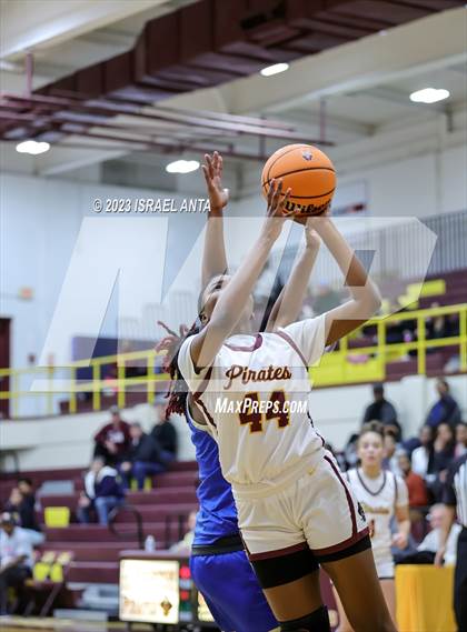 Thumbnail 3 in Lake View vs. Lumberton (2023 Robeson County Shootout) photogallery.