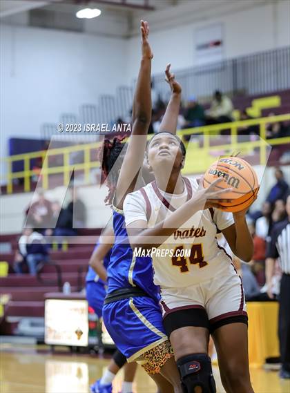 Thumbnail 3 in Lake View vs. Lumberton (2023 Robeson County Shootout) photogallery.