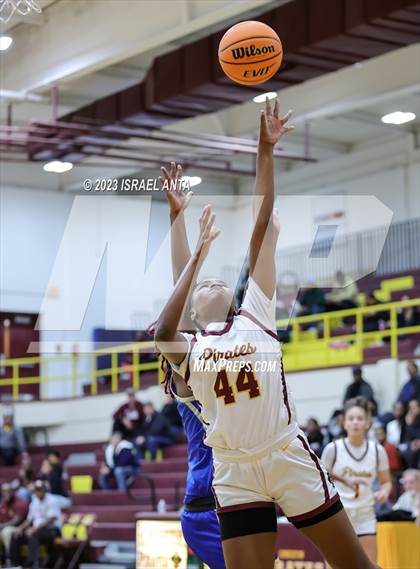 Thumbnail 2 in Lake View vs. Lumberton (2023 Robeson County Shootout) photogallery.