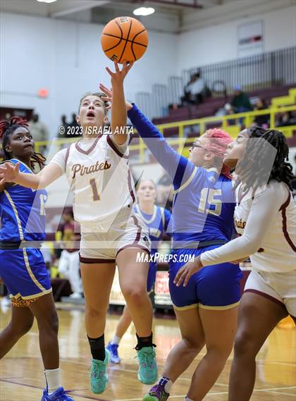 Thumbnail 2 in Lake View vs. Lumberton (2023 Robeson County Shootout) photogallery.