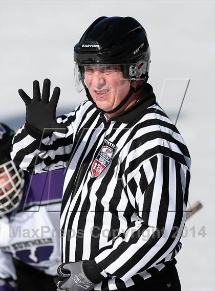 Thumbnail 2 in Holt vs. Fort Zumwalt West (St. Louis Winter Classic) photogallery.