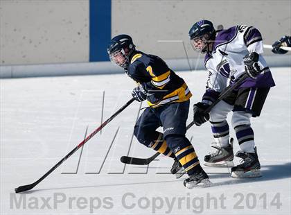 Thumbnail 1 in Holt vs. Fort Zumwalt West (St. Louis Winter Classic) photogallery.