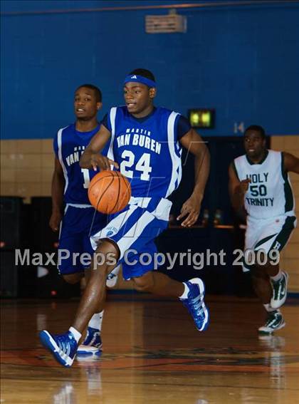 Thumbnail 1 in Holy Trinity vs Van Buren (Queens Jam Christmas Classic) photogallery.