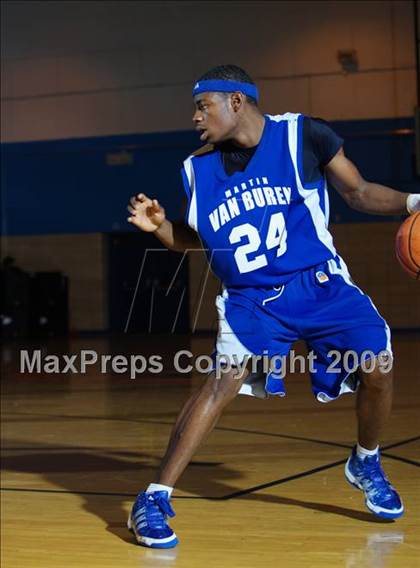 Thumbnail 1 in Holy Trinity vs Van Buren (Queens Jam Christmas Classic) photogallery.