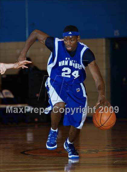 Thumbnail 1 in Holy Trinity vs Van Buren (Queens Jam Christmas Classic) photogallery.