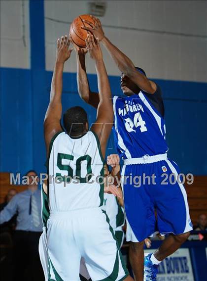 Thumbnail 2 in Holy Trinity vs Van Buren (Queens Jam Christmas Classic) photogallery.