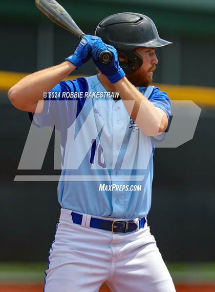Thumbnail 3 in Hillcrest vs. Seagoville (UIL 5A Bi-District Playoff) photogallery.