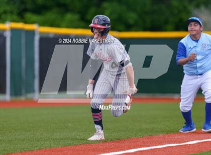 Thumbnail 3 in Hillcrest vs. Seagoville (UIL 5A Bi-District Playoff) photogallery.