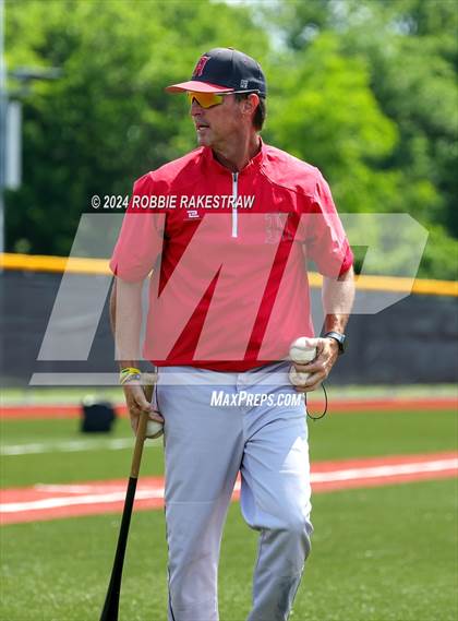 Thumbnail 3 in Hillcrest vs. Seagoville (UIL 5A Bi-District Playoff) photogallery.