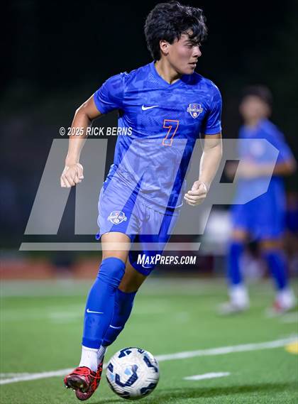 Thumbnail 3 in Grand Oaks vs Langham Creek (UIL 6A D2 Soccer Area Playoffs) photogallery.