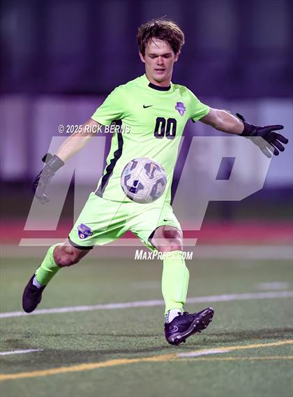 Thumbnail 3 in Grand Oaks vs Langham Creek (UIL 6A D2 Soccer Area Playoffs) photogallery.