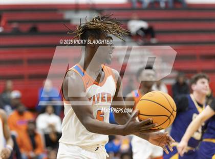 Thumbnail 3 in Civic Memorial vs. East St. Louis(IHSA Class 3A Regionals) photogallery.