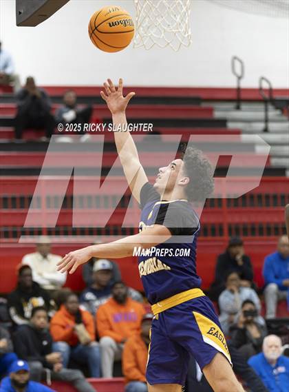 Thumbnail 3 in Civic Memorial vs. East St. Louis(IHSA Class 3A Regionals) photogallery.