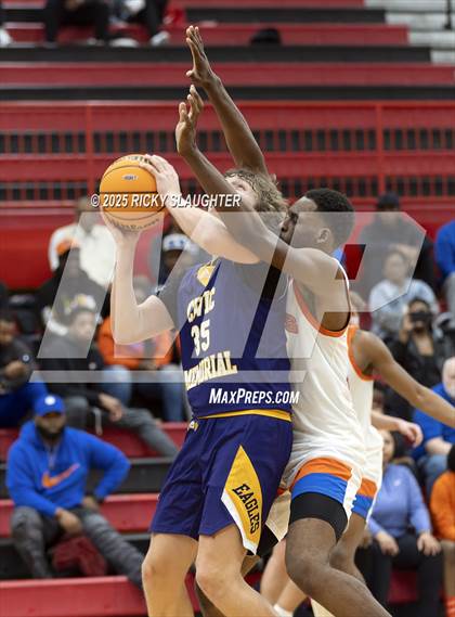 Thumbnail 1 in Civic Memorial vs. East St. Louis(IHSA Class 3A Regionals) photogallery.