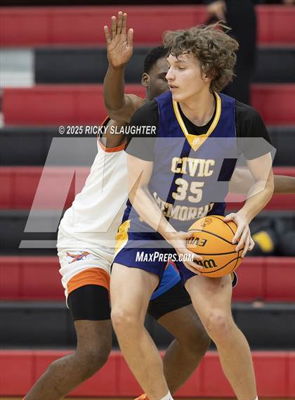 Thumbnail 2 in Civic Memorial vs. East St. Louis(IHSA Class 3A Regionals) photogallery.