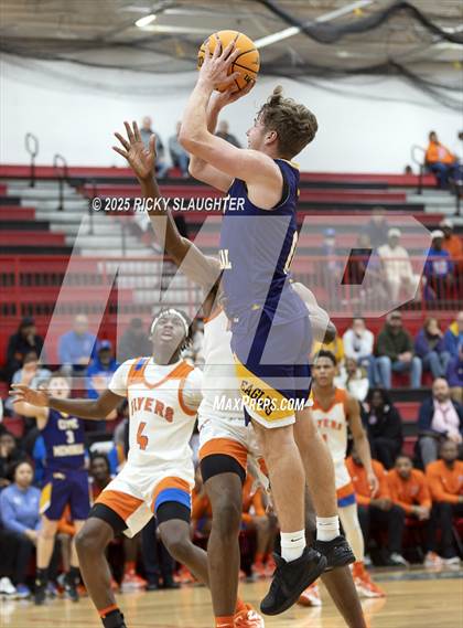 Thumbnail 1 in Civic Memorial vs. East St. Louis(IHSA Class 3A Regionals) photogallery.