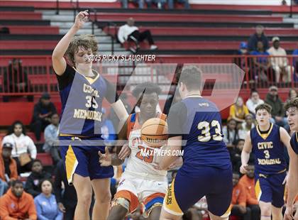 Thumbnail 2 in Civic Memorial vs. East St. Louis(IHSA Class 3A Regionals) photogallery.