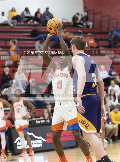 Thumbnail 1 in Civic Memorial vs. East St. Louis(IHSA Class 3A Regionals) photogallery.