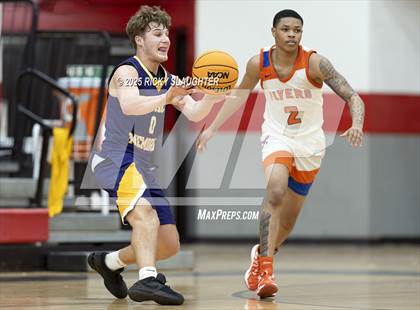Thumbnail 1 in Civic Memorial vs. East St. Louis(IHSA Class 3A Regionals) photogallery.