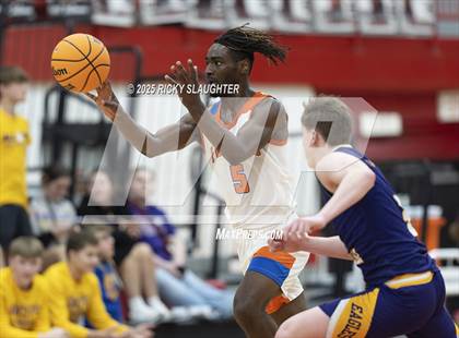 Thumbnail 2 in Civic Memorial vs. East St. Louis(IHSA Class 3A Regionals) photogallery.
