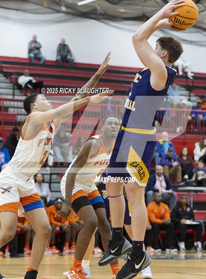 Thumbnail 1 in Civic Memorial vs. East St. Louis(IHSA Class 3A Regionals) photogallery.