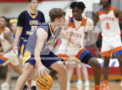 Thumbnail 2 in Civic Memorial vs. East St. Louis(IHSA Class 3A Regionals) photogallery.