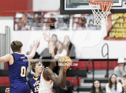 Thumbnail 3 in Civic Memorial vs. East St. Louis(IHSA Class 3A Regionals) photogallery.