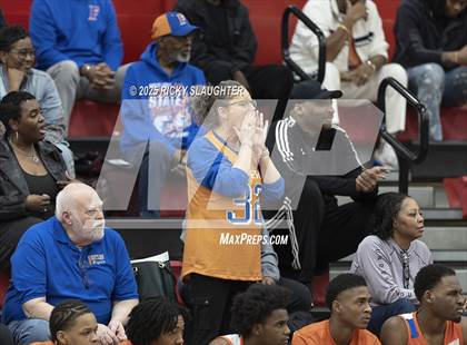 Thumbnail 3 in Civic Memorial vs. East St. Louis(IHSA Class 3A Regionals) photogallery.